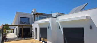 VILLA 4 SUITS +1, WALKING DISTANCE FROM THE BEACH, SWIMMING POOL, AC, PARKING 