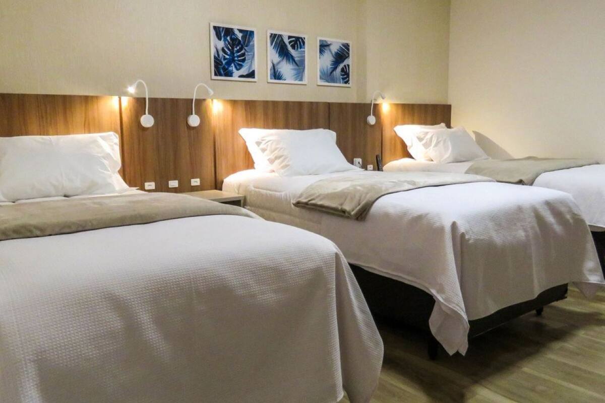 deluxe triple room, 3 single beds | 1 bedroom, minibar, individually decorated, individually furnished