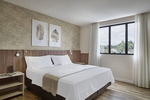 奢華開放式套房, 1 張特大雙人床和 1 張沙發床 | 迷你吧、獨特裝潢、布置獨特、書桌