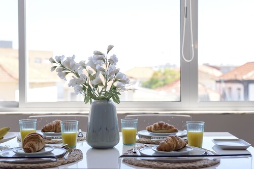 Bright & Sunny Beach House