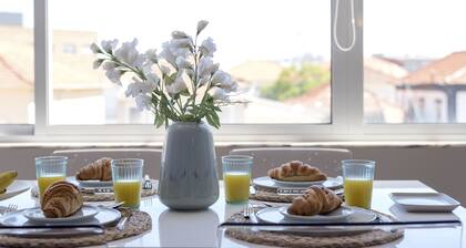 Bright & Sunny Beach House