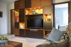 TV, DVD player, books - Enoturismo Casa de Chantada (Meis)