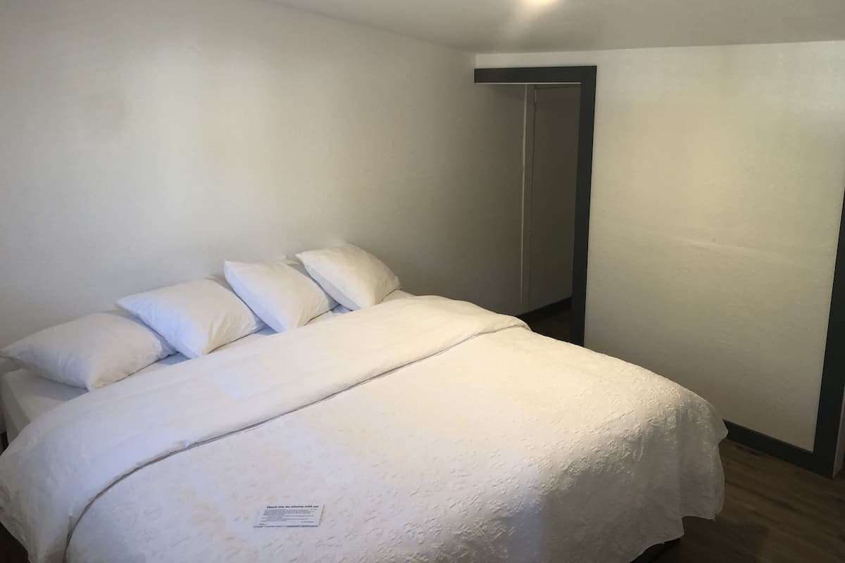 Suite, 1 letto king | 1 camera, biancheria da letto di alta qualità, materassi a doppio strato