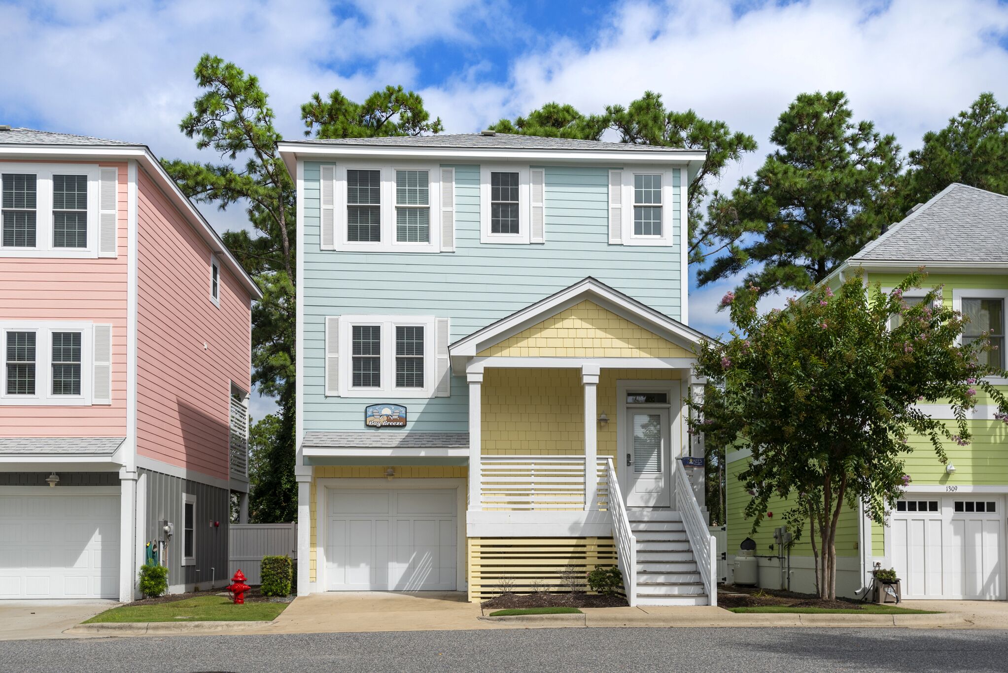 Bay Breeze: Short stays anytime, 3 master bedrooms, community pool and short dri