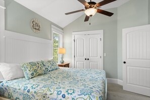 3 bedrooms, iron/ironing board, WiFi, bed sheets - Bay Breeze: Shared Pool, Hot Tub, Short Stays OK (Kill Devil Hills)