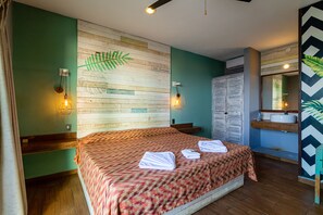 Chambre, 1 très grand lit, vue piscine (Terrace View)