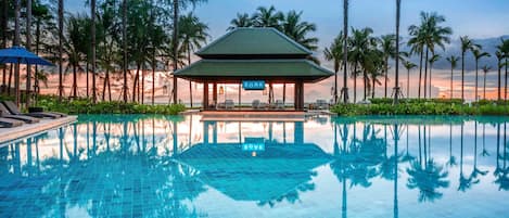 3 piscines extérieures