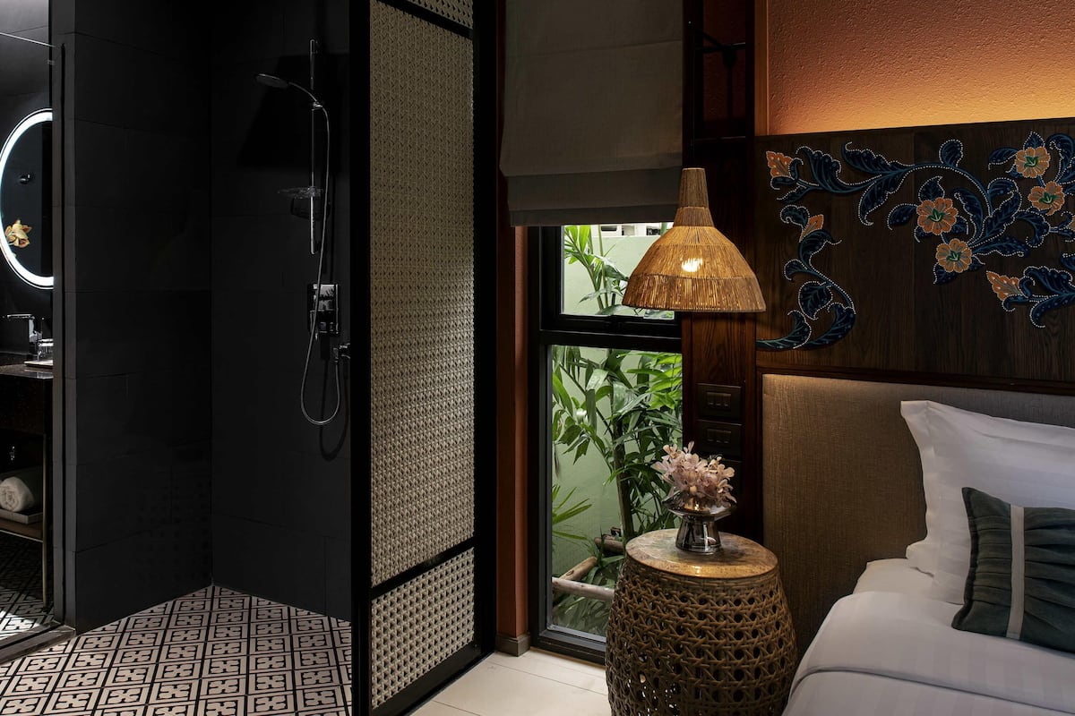 Deluxe Room, 1 King Bed | Premium bedding, minibar, soundproofing, free WiFi