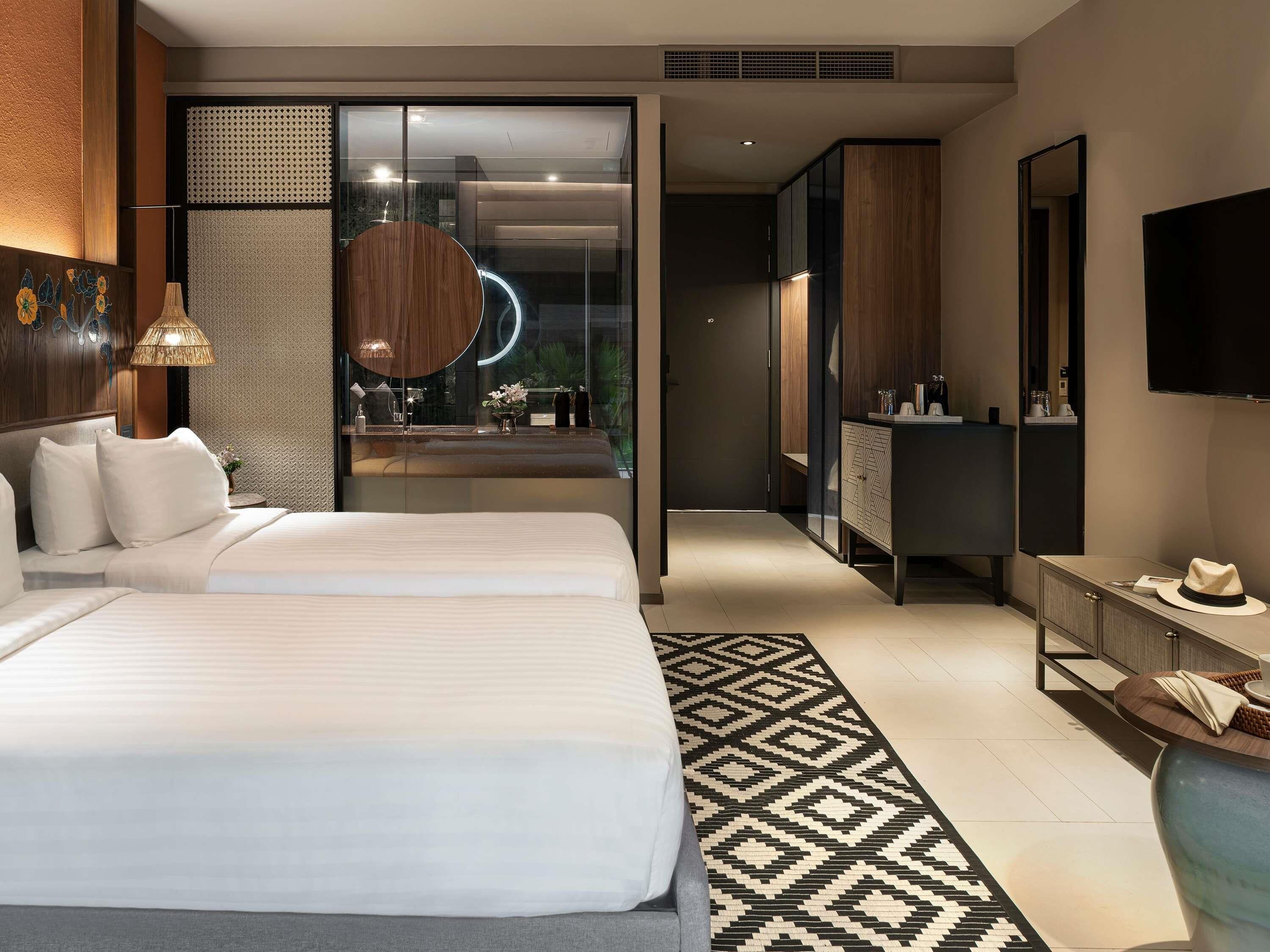 Premium bedding, minibar, individually decorated, individually furnished