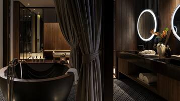 Deluxe suite, 1 kingsize bed met slaapbank | Luxe beddengoed, een minibar, individueel gedecoreerd
