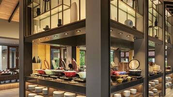 Lunch and dinner served, barbecue