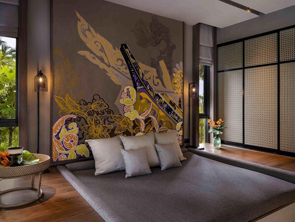 Deluxe Suite, 1 King Bed with Sofa bed | Premium bedding, minibar, individually decorated, individually furnished