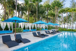 3 outdoor pools