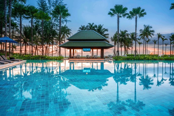 3 outdoor pools