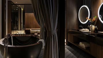 Premium bedding, minibar, individually decorated, individually furnished