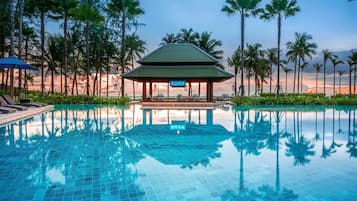 3 outdoor pools