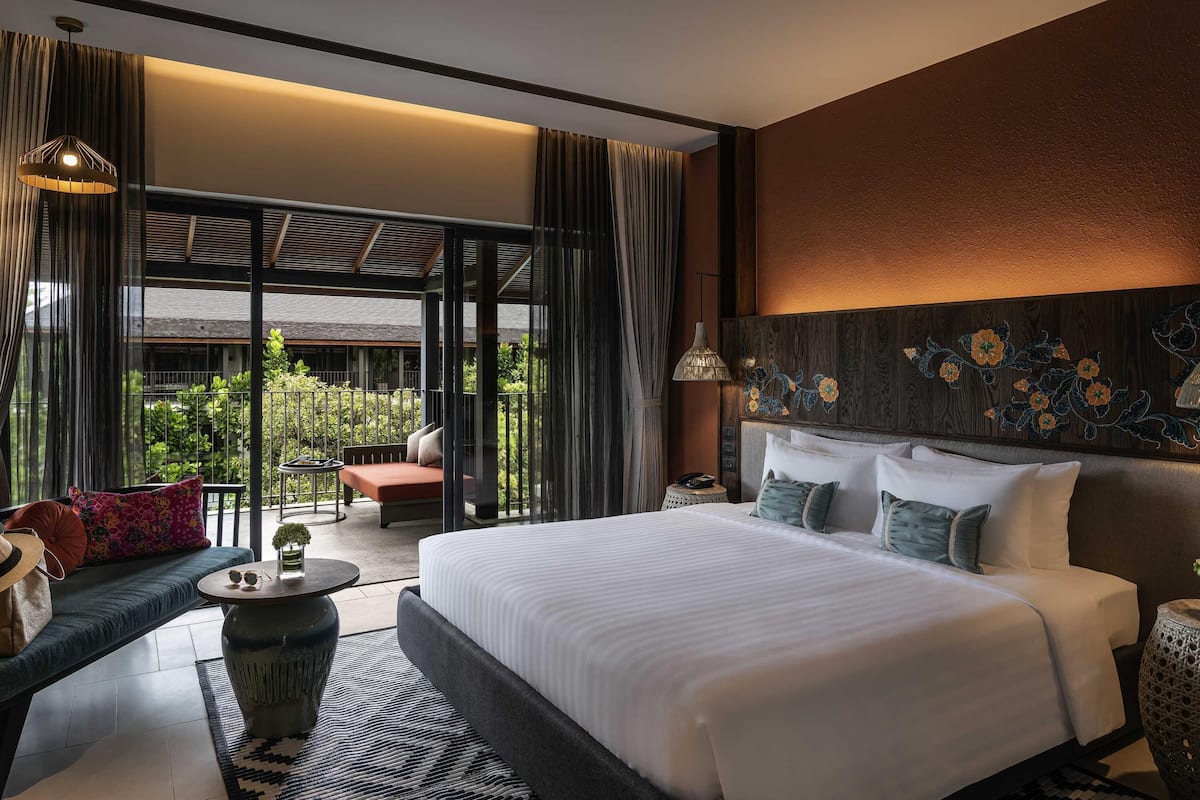 Premium bedding, minibar, individually decorated, individually furnished