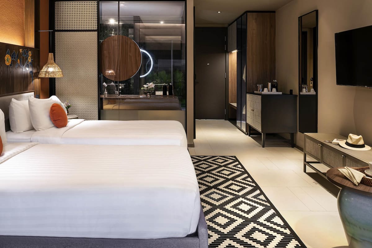 Premium bedding, minibar, individually decorated, individually furnished