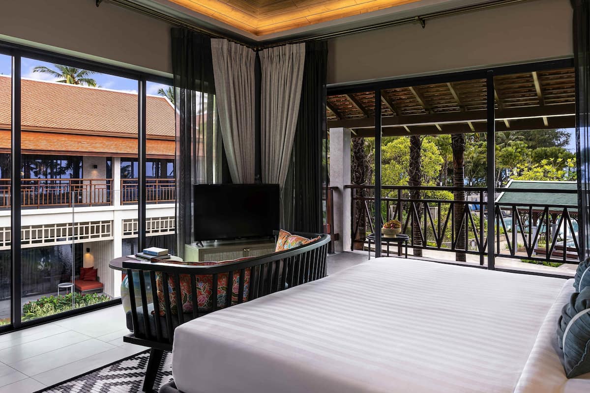 Deluxe Room, 1 King Bed | Premium bedding, minibar, individually decorated, individually furnished