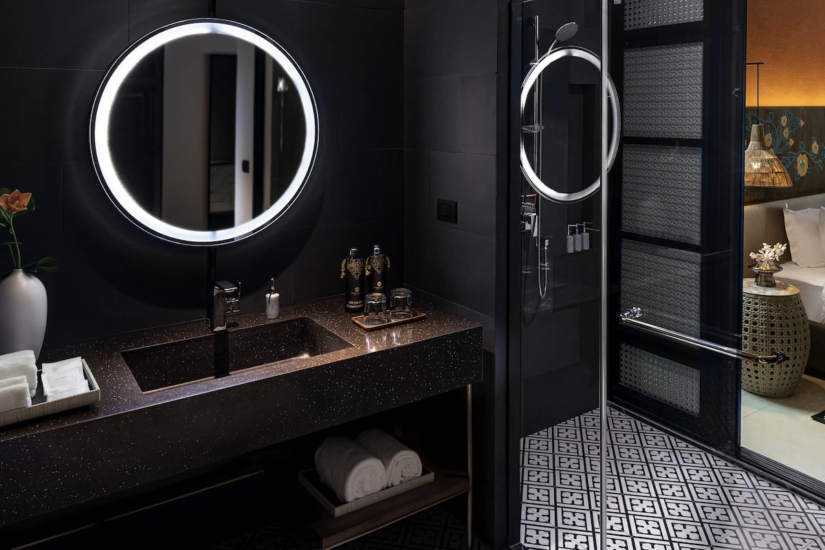 Premium bedding, minibar, individually decorated, individually furnished