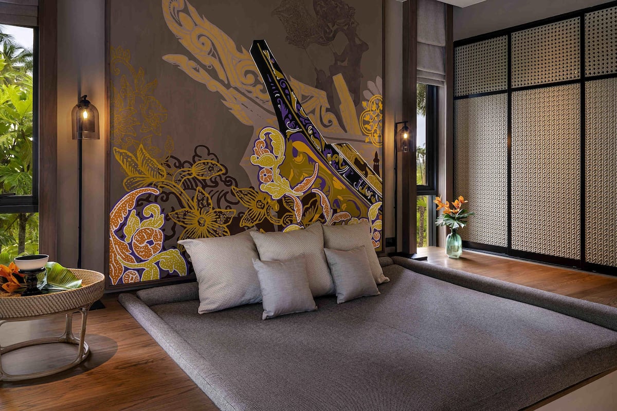 Deluxe Suite, 1 King Bed with Sofa bed | Premium bedding, minibar, individually decorated, individually furnished