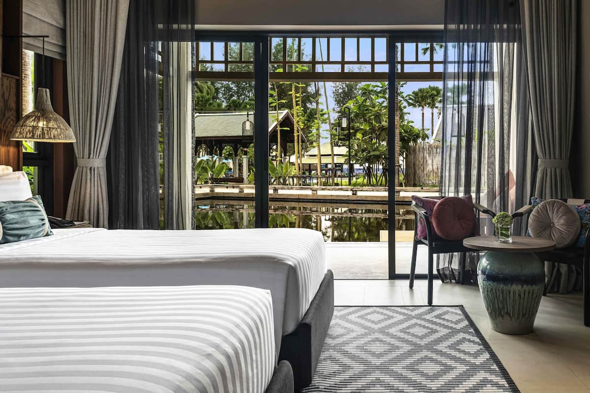 Deluxe Twin Room, 2 Single Beds | Premium bedding, minibar, individually decorated, individually furnished