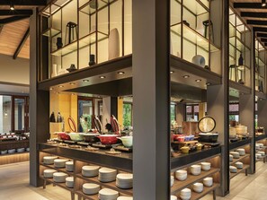 Lunch and dinner served, barbecue - Grand Mercure Khao Lak Bangsak (Takua Pa)