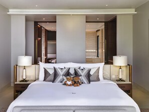 Villa - 3 sovrum (Pool, 24 hrs. butler service) | Minibar, värdeförvaringsskåp på rummet och individuell inredning
