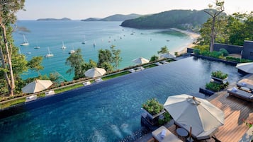 Breakfast, lunch, dinner served; sea views