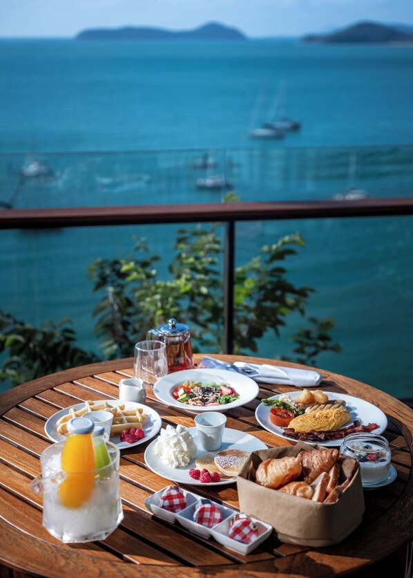 Frukostbuffé varje dag (THB 1500 per person)
