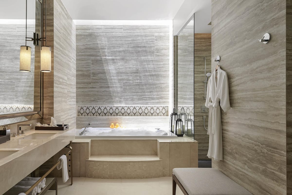 Minibar, safe på rommet, individuelt dekorert og individuelt innredet