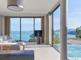 Vila, 2 quartos, vista para o mar (24 hrs. butler service) | Frigobar, cofres nos quartos, individualmente decorados