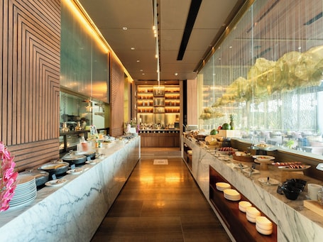 Desayuno buffet (THB 1500 por persona)
