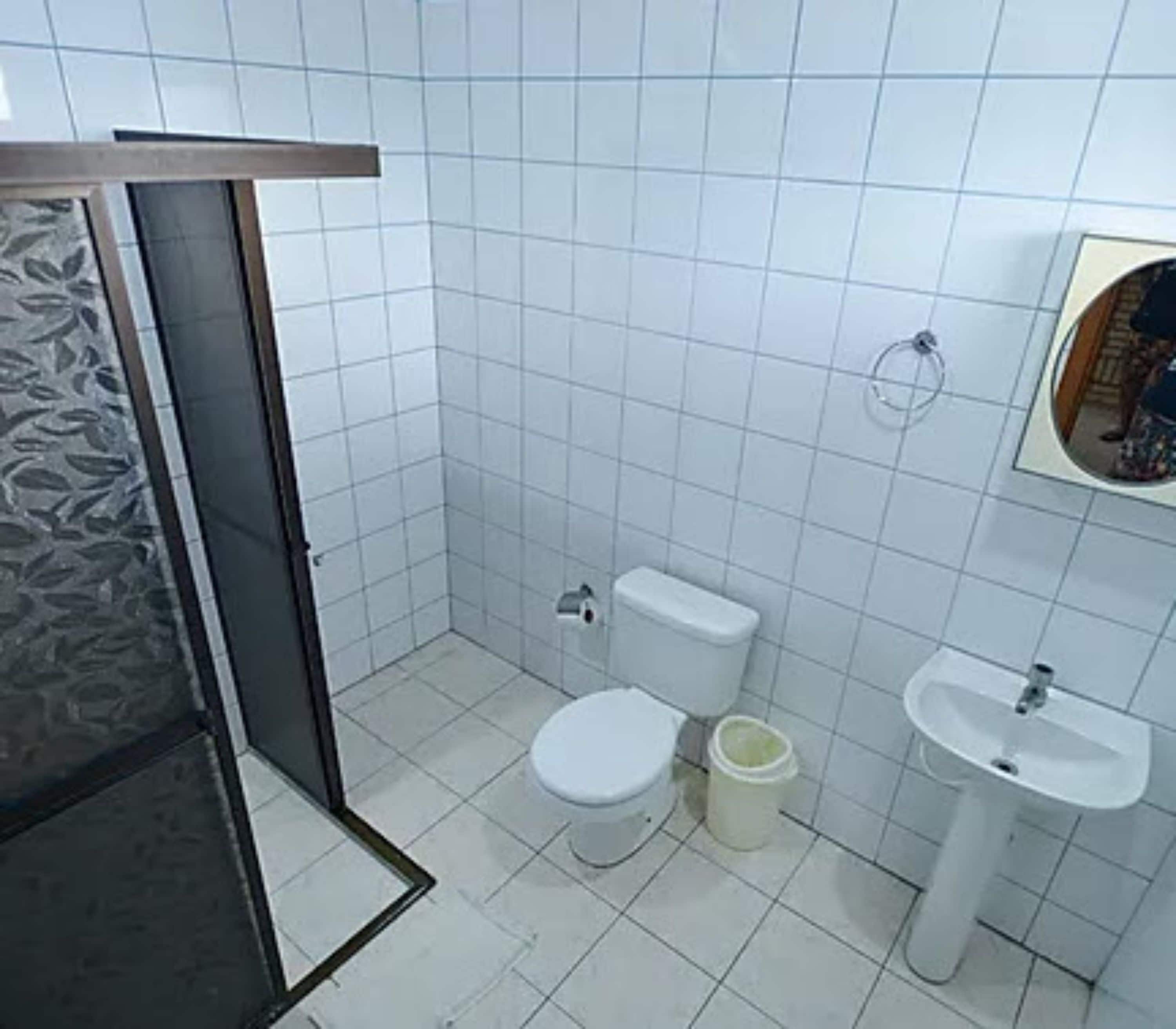 Family Suite | Bathroom | Shower, towels
