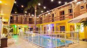 Außenpool, Cabañas (kostenlos), Sonnenschirme