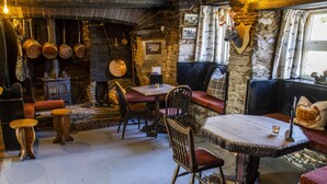 Bar (on property) - Church House Inn (Kingsbridge)