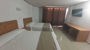Habitación doble familiar, 2 camas matrimoniales | Wifi gratis y ropa de cama