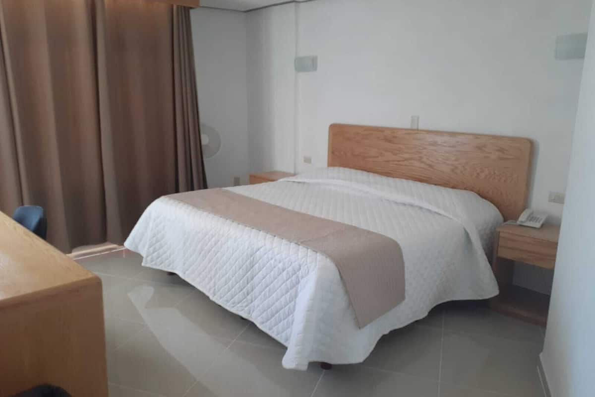 standard room, 1 king bed | free wifi, bed sheets