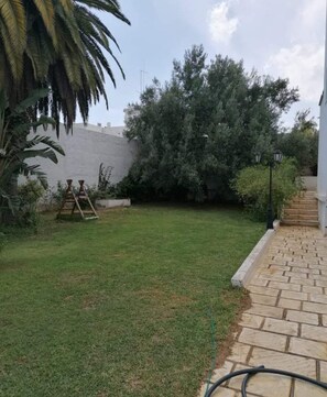 Property grounds - Annual rental 350€ / month An S1 apartment with swimming pool and parking  (Hammamet)