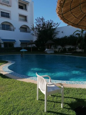 Outdoor pool - Annual rental 350€ / month An S1 apartment with swimming pool and parking  (Hammamet)