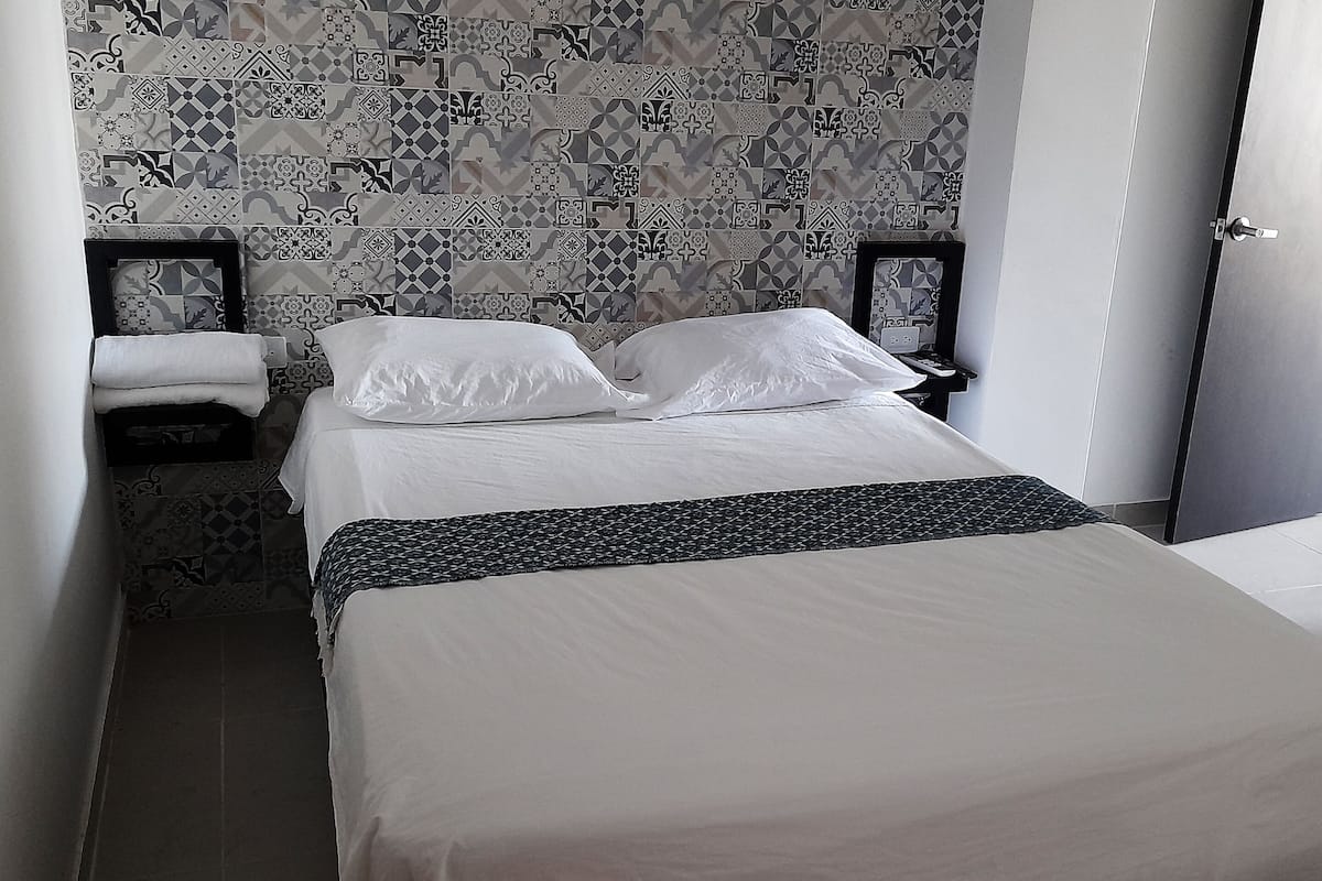 Junior Studio, 1 Queen Bed | 2 bedrooms, free WiFi, bed sheets
