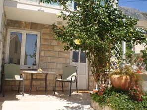 屋外ダイニングエリア