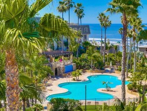 Utomhuspool och uppvärmd pool