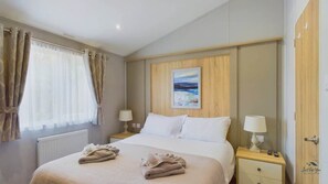 2 bedrooms, iron/ironing board, travel cot, free WiFi