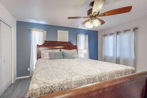 2 bedrooms, desk, iron/ironing board, free WiFi