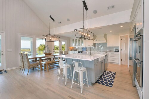 "Love At First Sight" - Oceanfront Home w/ Private Pool, 7 Bedrooms / 5.5 Bathrooms