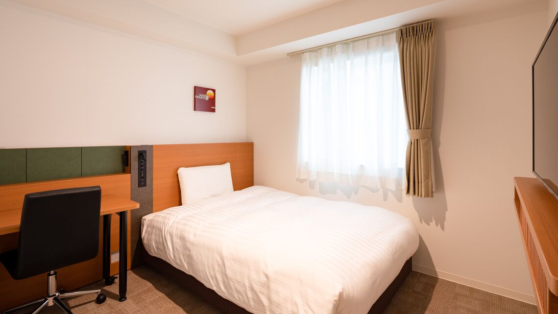 Premium bedding, in-room safe, desk, laptop workspace