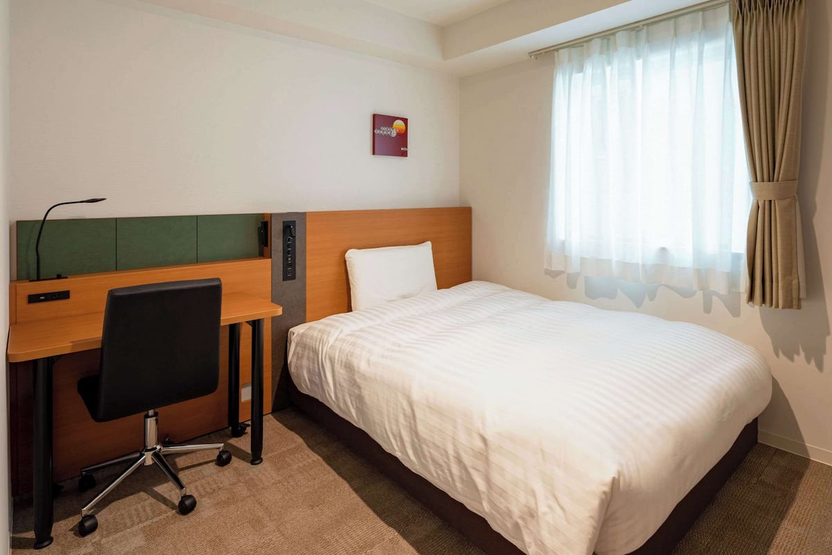 1 bedroom, premium bedding, in-room safe, desk