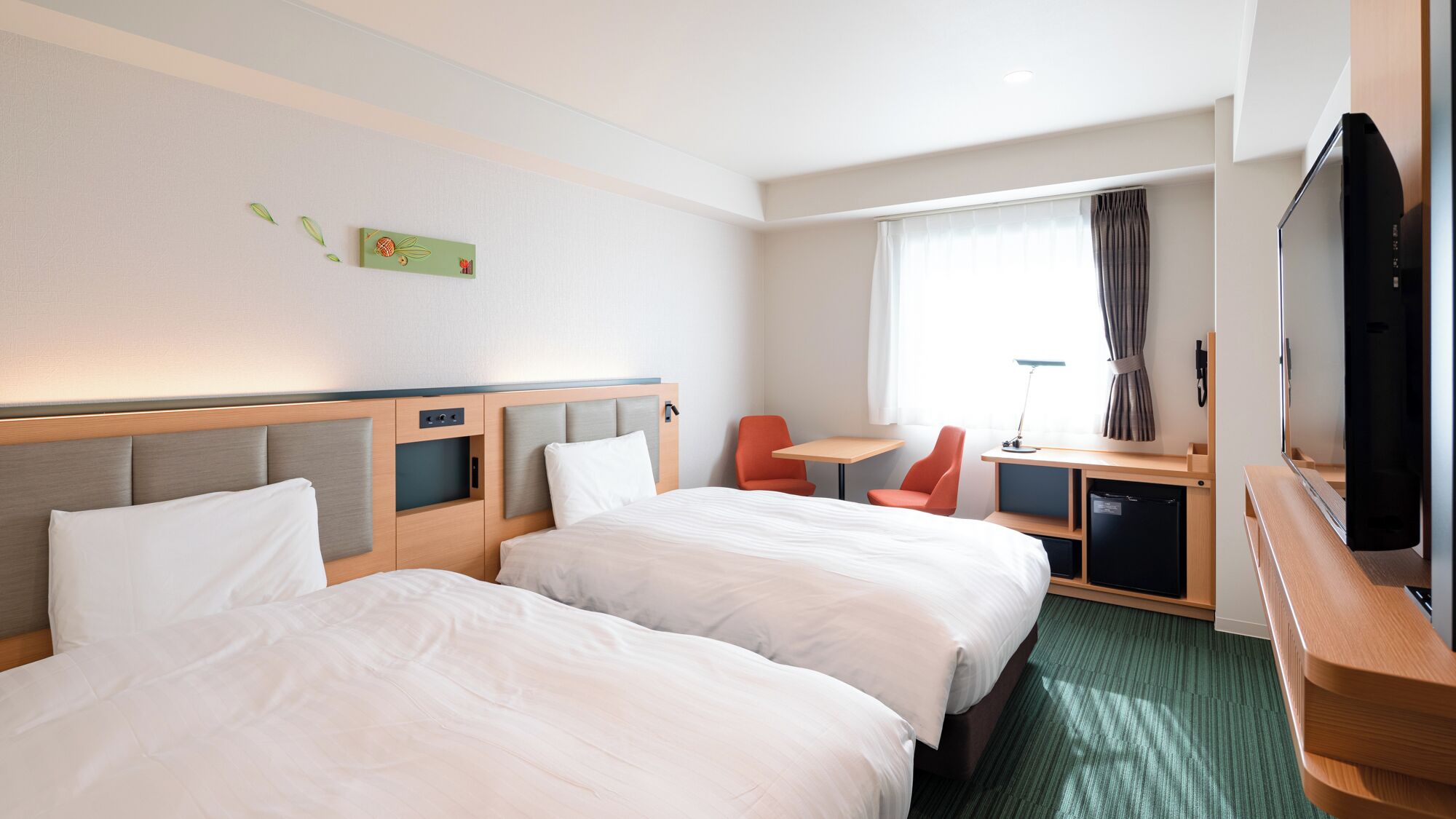 Premium bedding, in-room safe, desk, laptop workspace