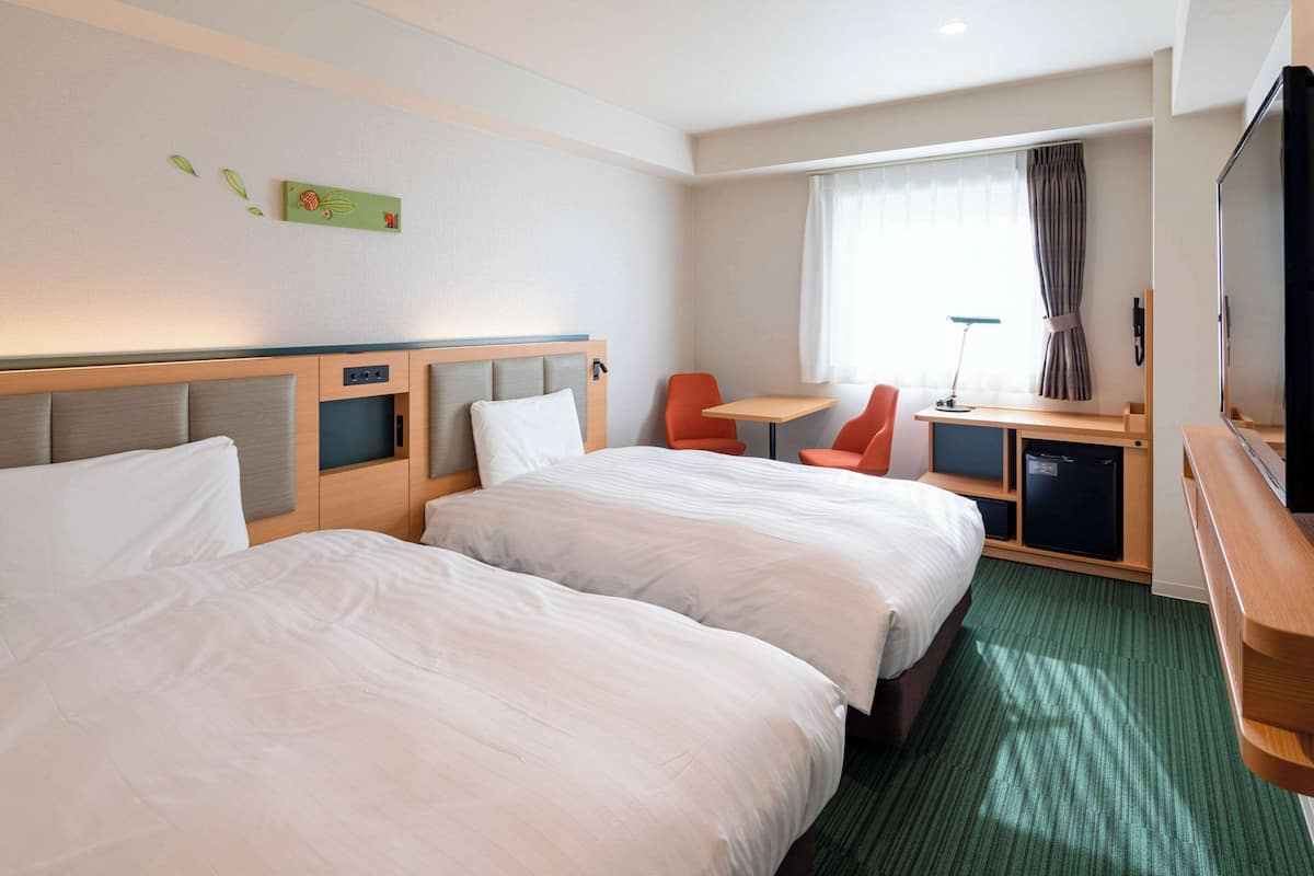 standard room, 2 single beds, non smoking | 1 bedroom, premium bedding, in-room safe, desk
